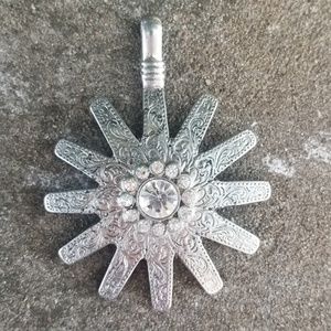 Spur Bling Pendant